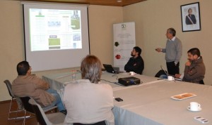 Ante directivos FLAR, el encargado de programa Arroz INIA, Mario Paredes, detalla aspectos del trabajo realizado en Chile. 