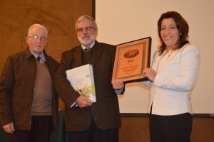 Adolfo Montenegro fue uno de los ex investigadores galardonados por su aporte a la institución y el agro regional.