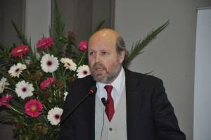 Dr. Miguel Ellena.