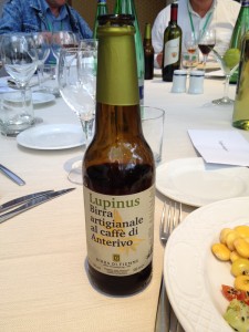 Cerveza se lupino degustada en el congreso de Milán.