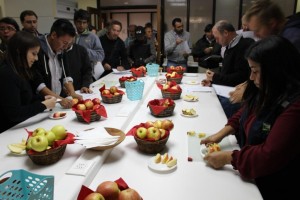 Panel de degustación de selecciones avanzadas destinadas a convertirse en variedad de manzana. 