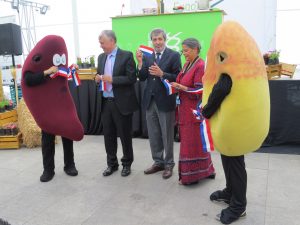 El Ministro de Agricultura, Carlos Furche, junto al Director del INIA y la Representante de FAO en Chile, Eve Crowley, inauguraron la Expo-INIA 2016.
